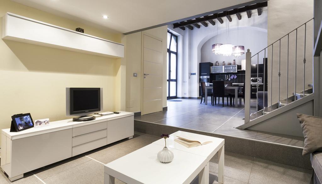 Italianway-Colombo 5 Apartment Milan Bagian luar foto